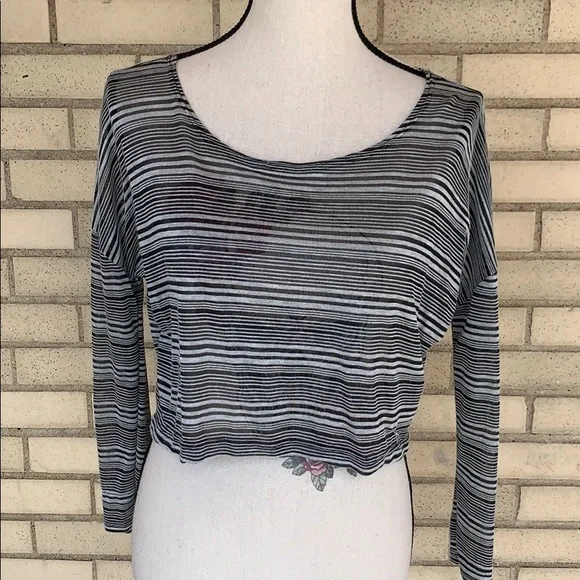 Body Central Gray Black Striped Lightweight Crop Top NWT - Picture 2 of 8